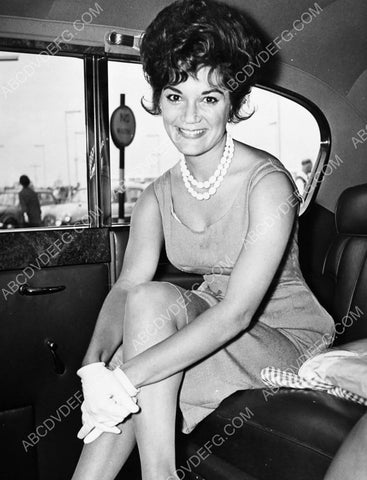 Connie Francis goes for a car ride 8b20-10805