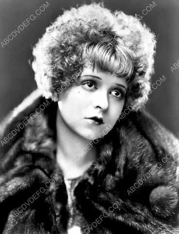 beautiful Clara Bow in fur coat 8b20-11058