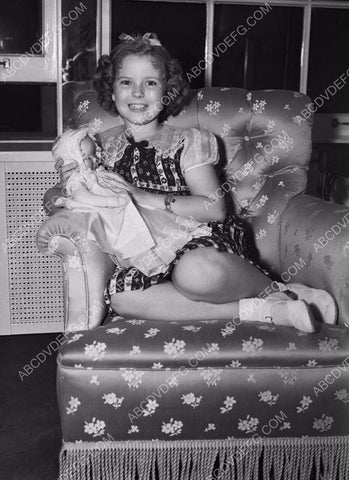 Shirley Temple and one of her dolls 8b20-1108