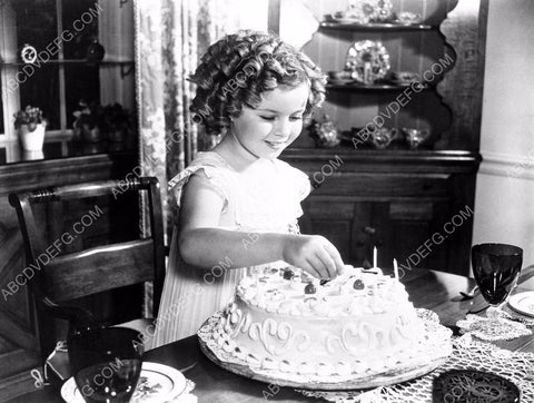 Shirley Temple putting cherries on her Birthday Cake 8b20-1122