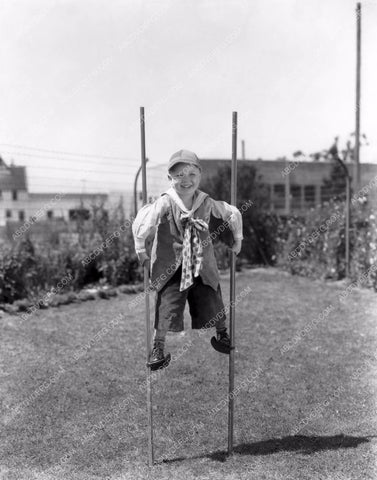 Our Gang Wheezer Bobby Hutchins walking on stilts 8b20-11247