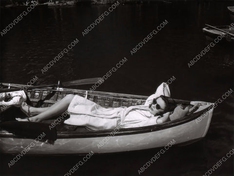 Gene Tierney on the row boat film Leave Her to Heaven 8b20-1159