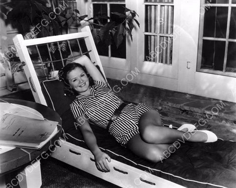 Simone Simon relaxing on a lounge chair 8b20-11699