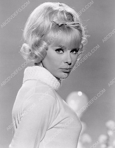 Elke Sommer portrait 8b20-11717