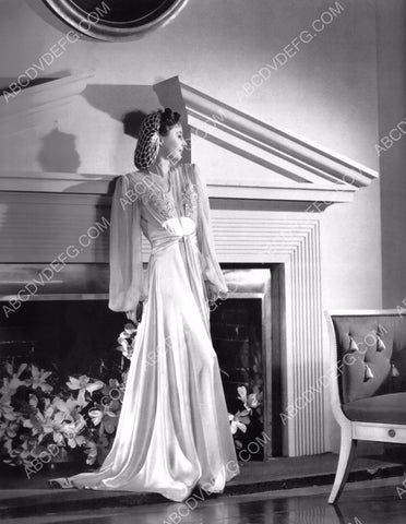 Barbara Stanwyck cool fashion portrait 8b20-11783