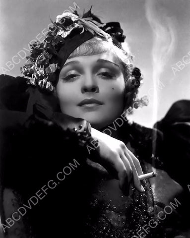 Anna Sten in cool fashion 8b20-11802