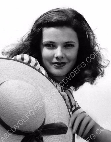 Gene Tierney and her sun hat portrait 8b20-1185