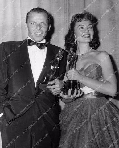 Frank Sinatra Donna Reed w their Academy Award Statues 8b20-11939