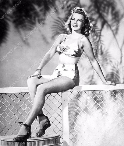 Elyse Knox in her new bikini 8b20-11957