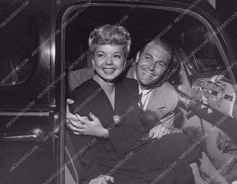 Frances Langford Jon Hall in their new car cool pic 8b20-12057