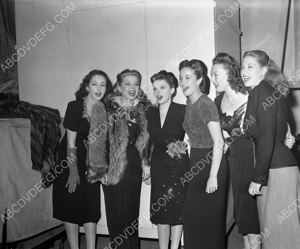 Frances Langford Judy Garland Dorothy Lamour & friends singing 8b20-12