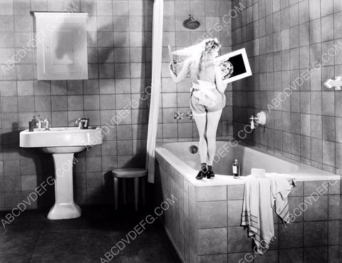 Thelma Todd in over-sized bathroom set cool 8b20-1212