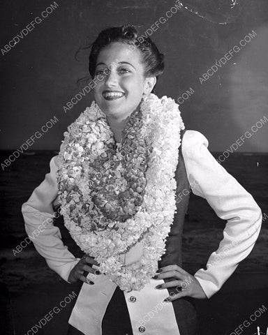 beautiful Dorothy Lamour in her Hawaiian lays 8b20-12264