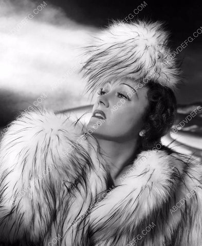 Gloria Swanson very elegant fashion portrait 8b20-12323