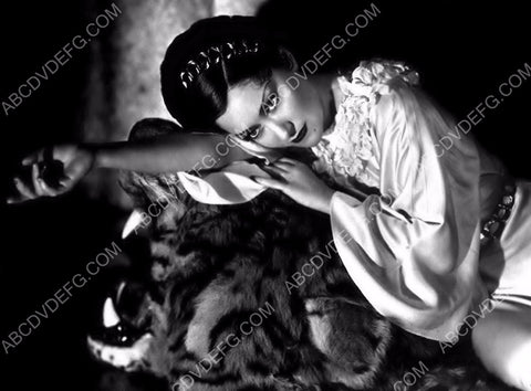 Gloria Swanson laying on tigerskin rug 8b20-12339