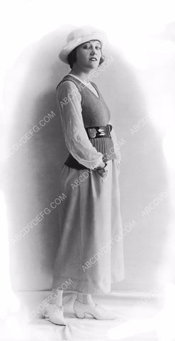 Gloria Swanson in new autumn fashion 8b20-12379