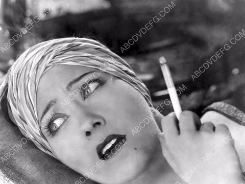 glamourous Gloria Swanson and her cigarette 8b20-12380