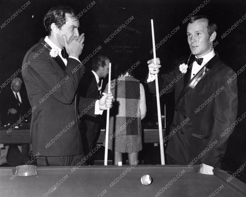 Martin Landau Tom Smothers shoot a game of pool 8b20-12747
