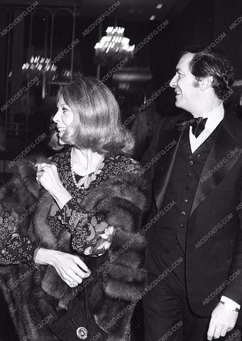 Barbara Bain and hubby Martin Landau attend event 8b20-12761