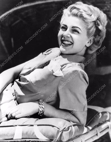lounge chair Lana Turner gets a little sun 8b20-1276