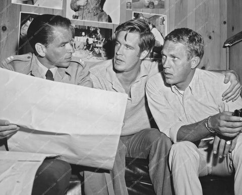 candid Frank Sinatra George Peppard Steve McQueen 8b20-12934