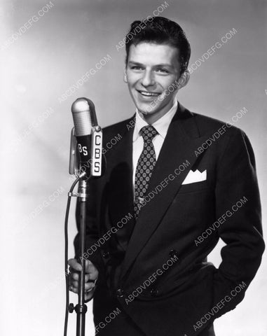 Frank Sinatra and CBS microphone 8b20-12950