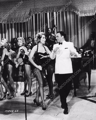 Frank Sinatra dancing with the chorus girls 8b20-12973