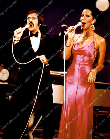 Sonny Bono Cher singing away on TV 8b20-13010