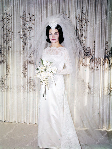 Annette Funicello in her wedding gown 8b20-13013