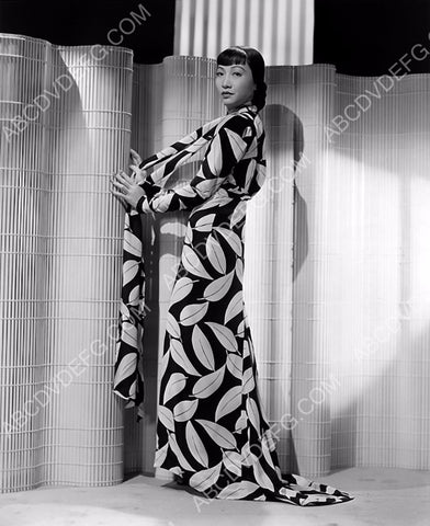Anna May Wong full length fashion portrait 8b20-1326