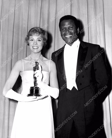 Julie Andrews Sidney Poitier on stage Academy Awards 8b20-13287