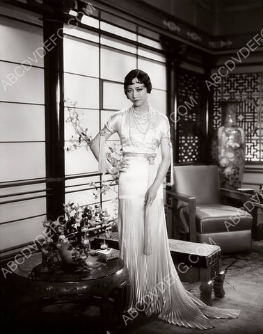 Anna May Wong full length fashion portrait 8b20-1329