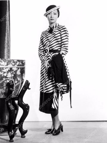 Anna May Wong full length fashion portrait 8b20-1343