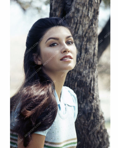 beautiful Victoria Principal outdoors portrait 8b20-13477