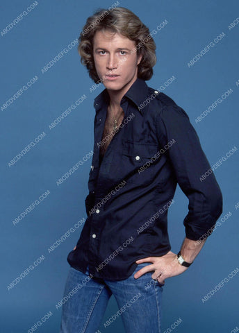 Andy Gibb poses in his new dudds 8b20-13723