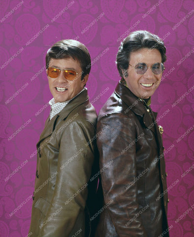 Bill Bixby and co-star in sunglasses 8b20-13766