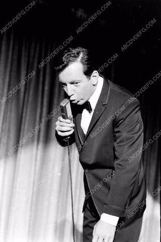 Bobby Darin working the crowd 8b20-13790
