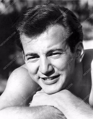 handsome Bobby Darin getting some sun 8b20-13802