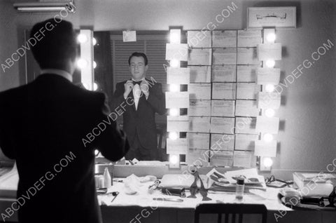 Bobby Darin in mirror last minute before going on stage 8b20-13807