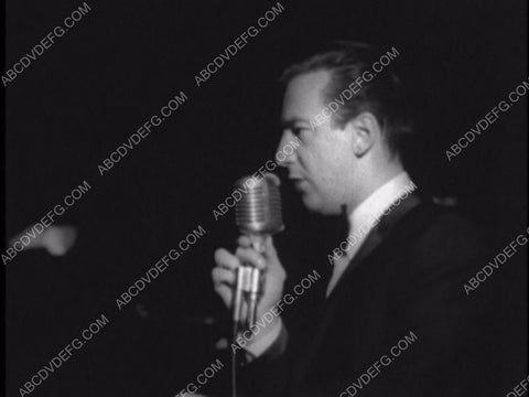 Bobby Darin with the microphone 8b20-13812