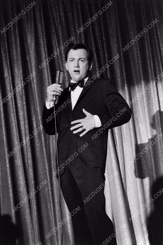 Bobby Darin performing on stage 8b20-13831