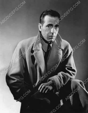 Humphrey Bogart in trenchcoat portrait 8b20-14002