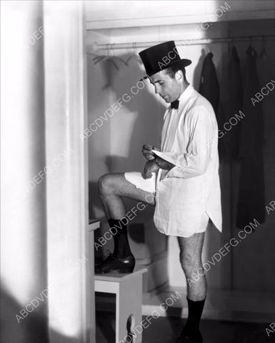 Humphrey Bogart getting dressed 8b20-14014