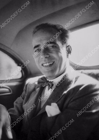Humphrey Bogart goes for a car ride 8b20-14022