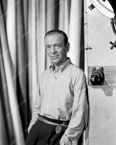 Fred Astaire takes it easy behind the scenes 8b20-14159 – ABCDVDVIDEO