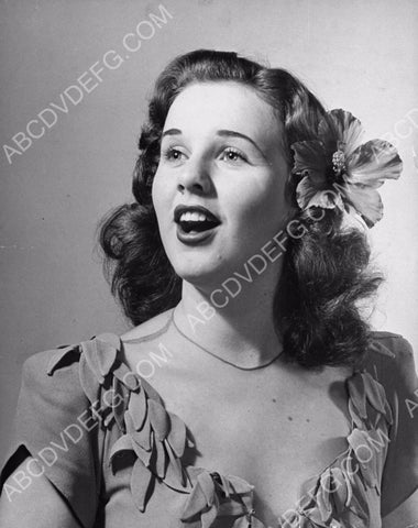 Deanna Durbin singing away 8b20-14312
