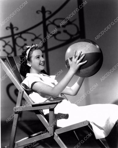 Deanna Durbin playing with a beachball 8b20-14316