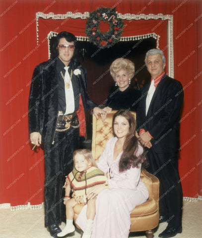 Elvis Presley Priscilla Lisa Marie and some fans maybe 8b20-14569