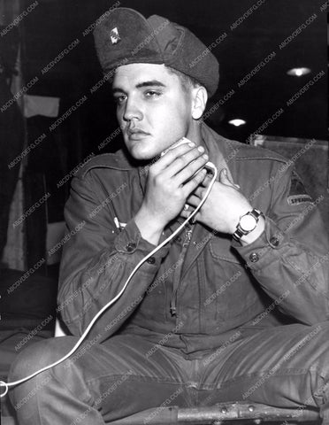 candid Elvis Presley using his electric shaver 8b20-14570