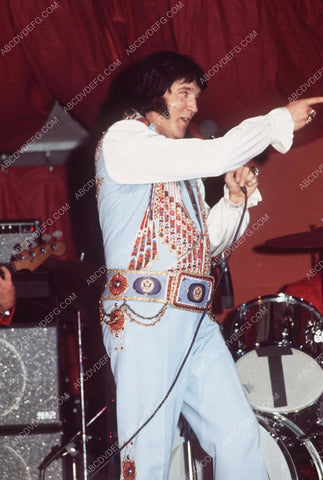 Elvis Presley having fun on stage 8b20-14588